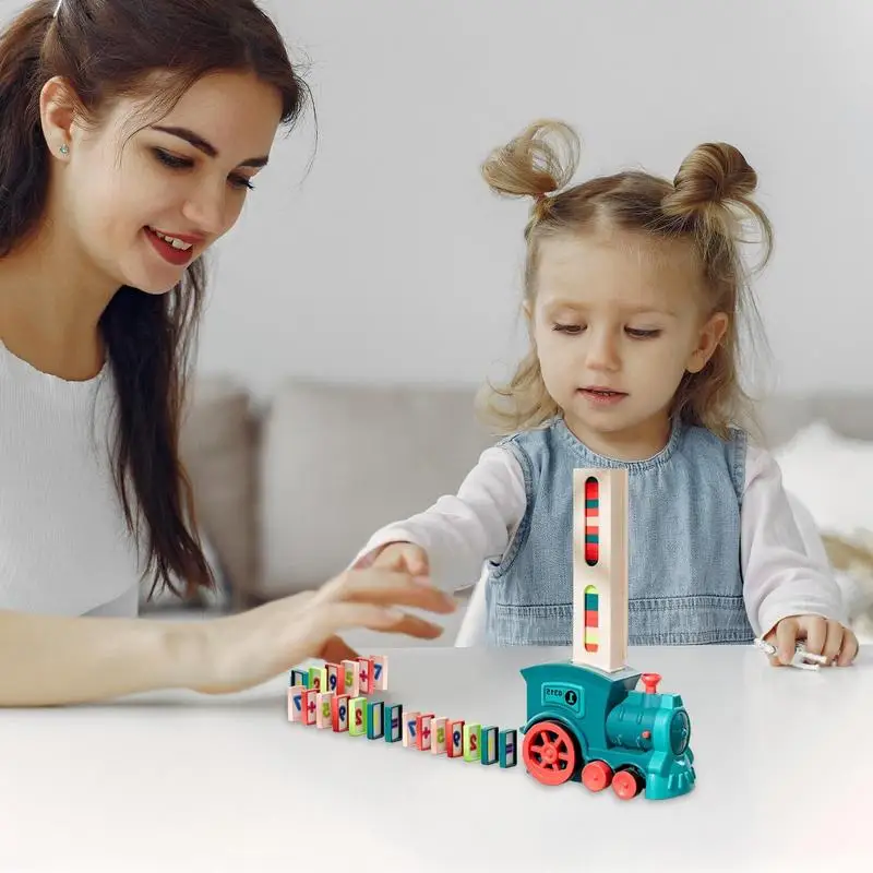 Set di blocchi di costruzione del treno Blocchi di posa automatica Modello di auto del treno elettrico Simulazione Modello di auto del treno leggero e sonoro per ragazzo