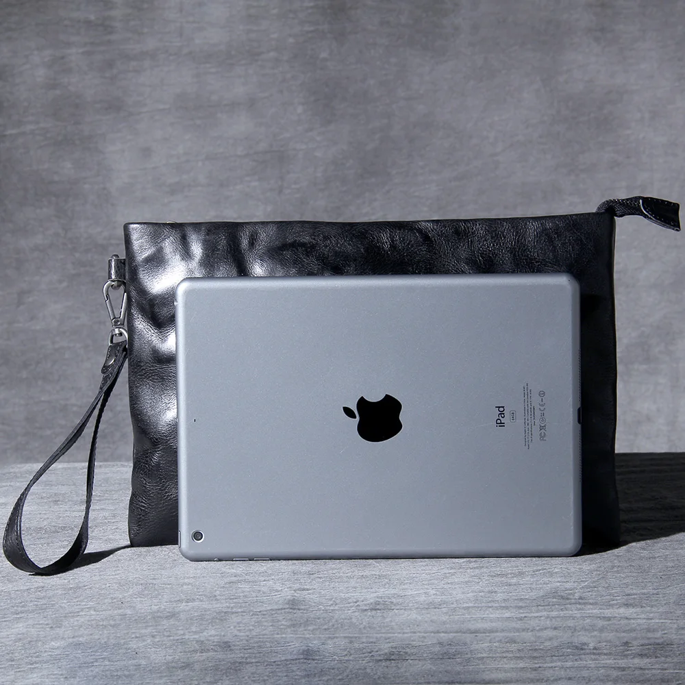 S.WORKER Retro-Clutch aus Vollnarbenleder für Herren | Handtasche aus Used-Leder mit Handgelenkschlaufe – Detail 16