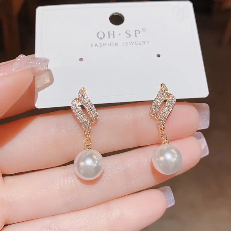 New high-end angel wing pearl earrings with fashionable design and unique temperament, popular women's earrings