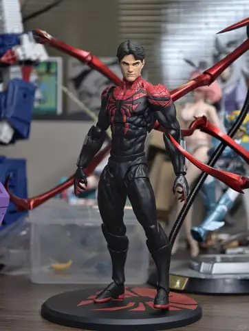Фигурка Bandai Superior Spider-Man - детализированная коллекционная модель — фото товара
