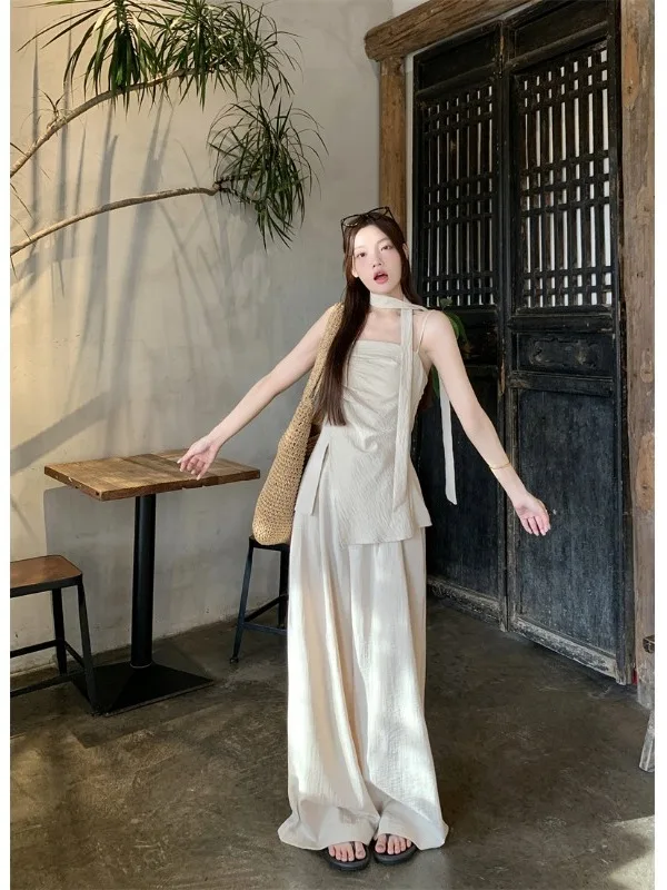 

Весенний повседневный комплект 2026 года в корейском стиле: женский утягивающий костюм-двойка с топом на бретельках и брюками прямого кроя