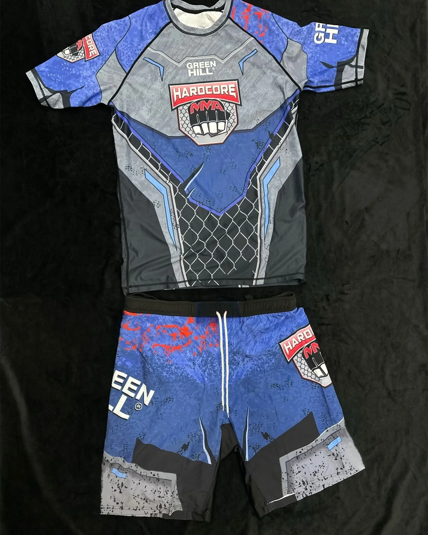 2026 New Men's MMA Inspired Sport Set, Red Black Geometric Print Rash Guard and Shorts, Breathable Fighting Training Activewear