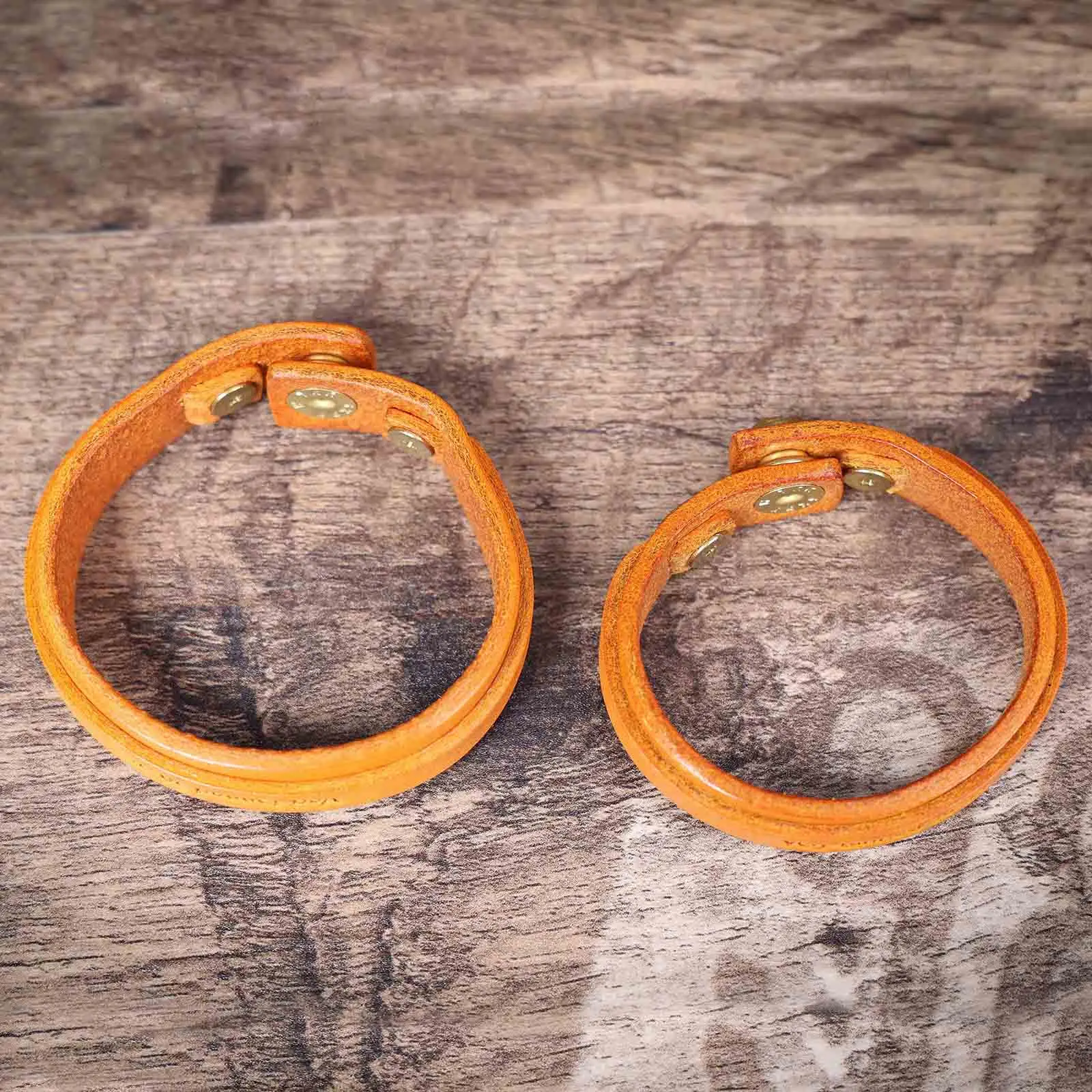 S.WORKER Handgefertigtes Vintage-Armband aus echtem Vollnarbenleder, Vintage-Handgelenkschlaufe für Paare – Detail 7