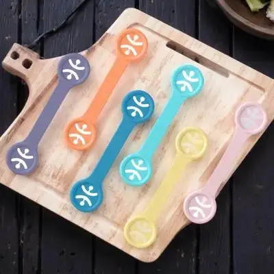 

6 шт. зажимов для детских нагрудников, держатели для нагрудников для кормления младенцев, прочные зажимы для салфеток из материала TPR, регулируемые зажимы для салфеток, аксессуары для кормления новорожденных