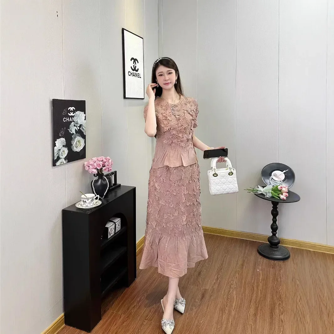 

Miyake Pleated Skirt Suit for Women 2025 New Solid Color Heavy Industry French Embroidered Top + Fishtail Skirt Two-piece Set