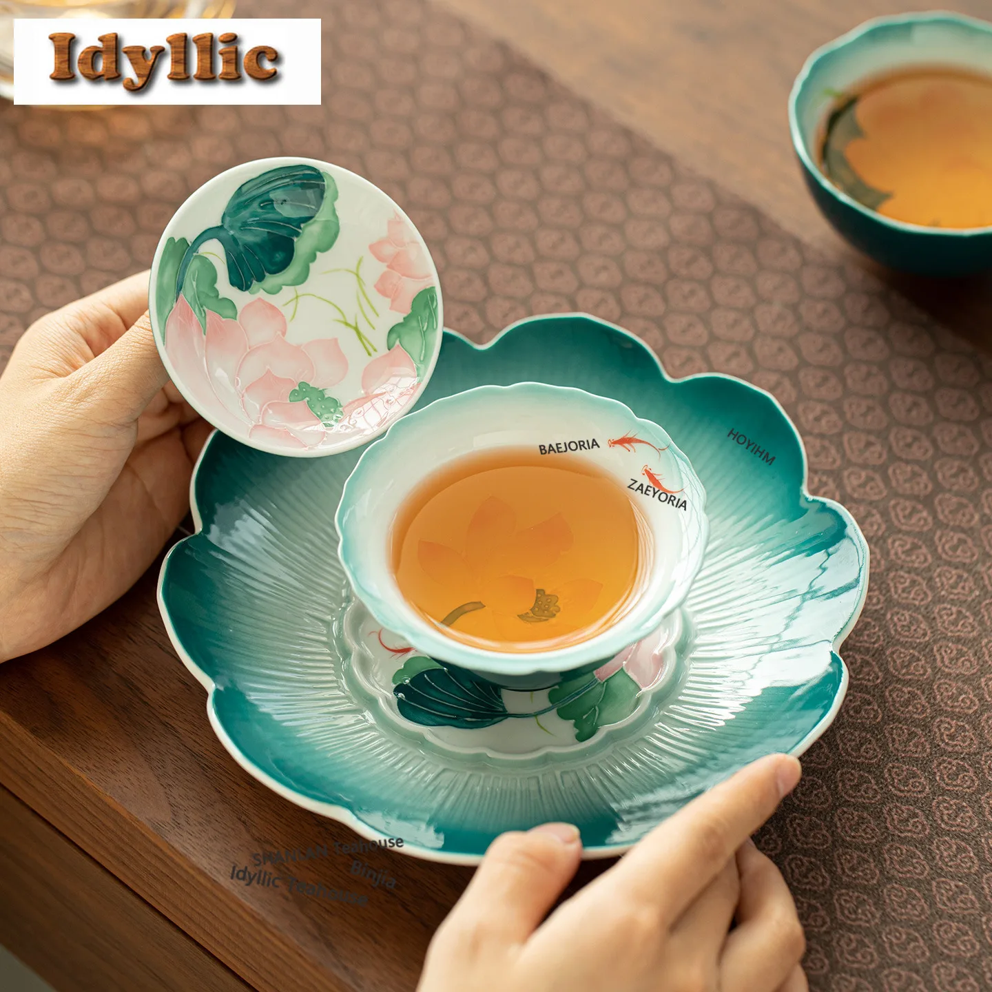 HOYIHM 100ml Hand-painted Lotus and Fish Gaiwan Retro Tea Tureen Tea Bowl with Lid Kit Tea Maker Cover Bowl Tableware Ornaments