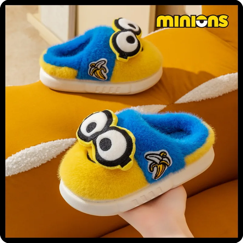 Minionki dziecięce bawełniane kapcie dla chłopców dziewcząt Cartoon buty dziecięce Anime moda w nowym stylu śliczne kapcie buty zimowe