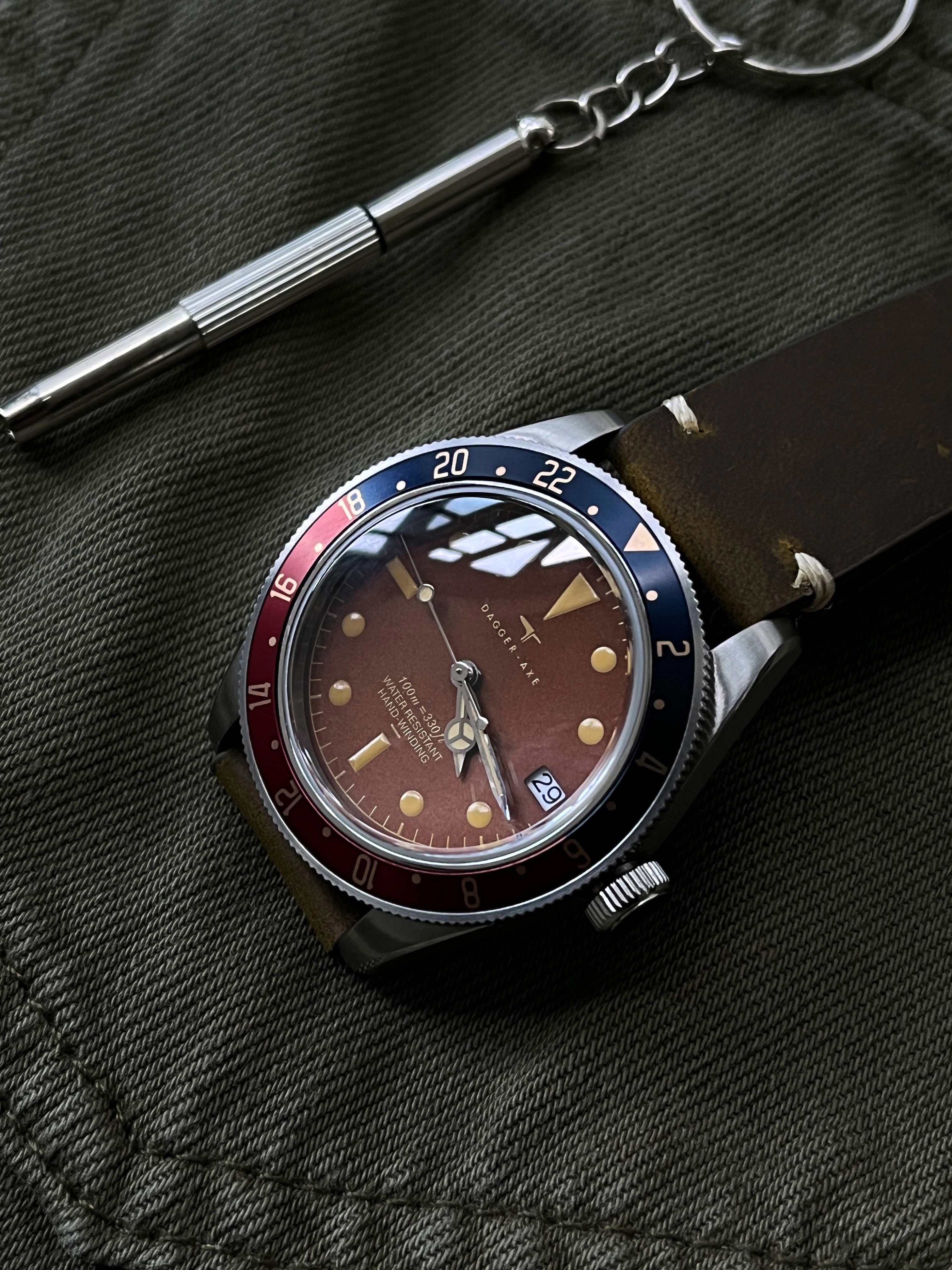 DAGGER-AXE Men DIVER นาฬิกา 39 มม.อัตโนมัตินาฬิกาข้อมือ 10Bar กันน้ํา C3 Luminous Sapphire Mirror NH35 เซรามิค BEZEL