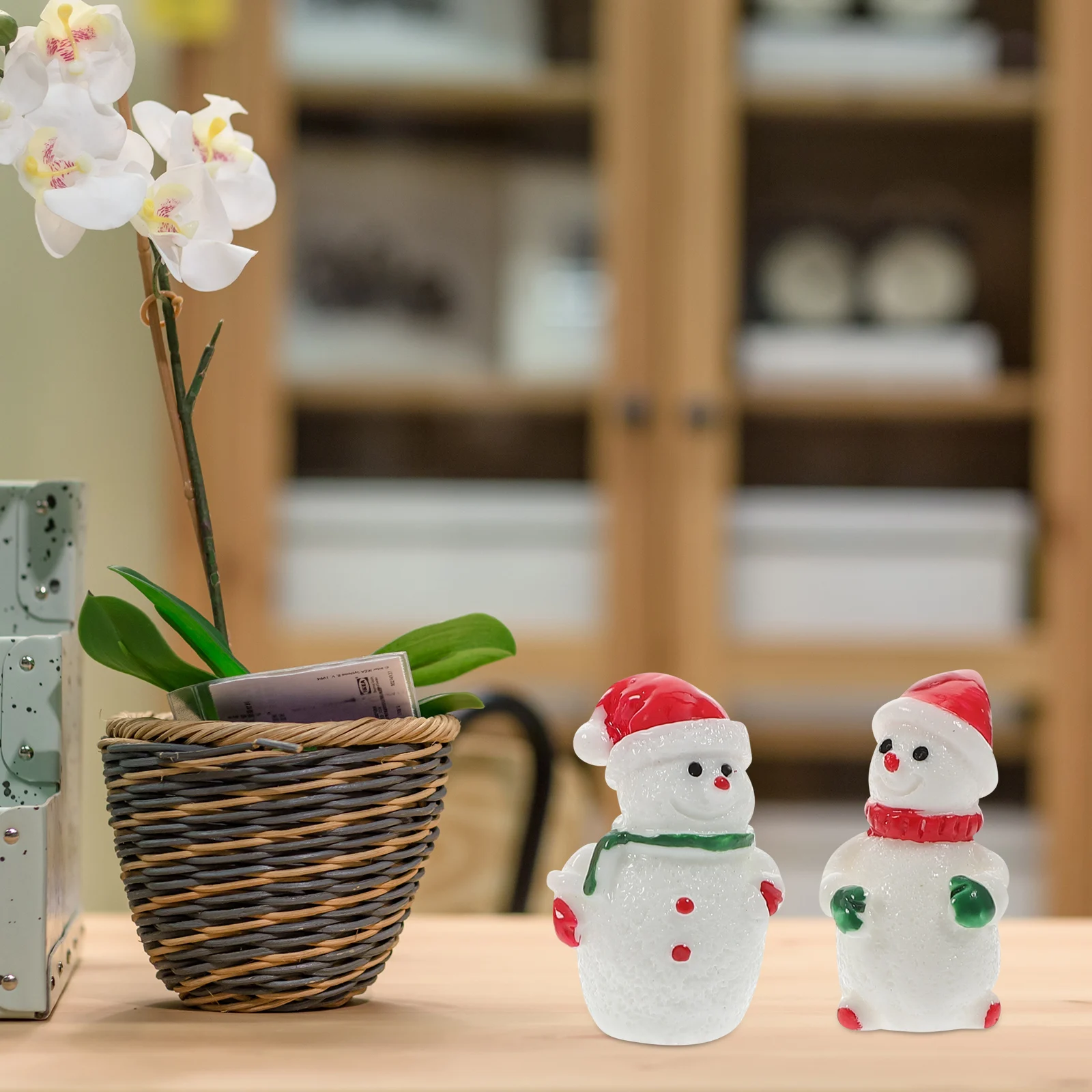 

8Pcs Mini Xmas Snowman Resin Craft Cute Tiny Christmas Decor for Cabinet Shelf Desktop Fairy Tale Theme Micro Landscape