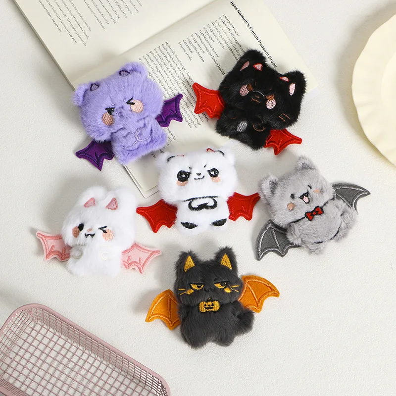 Cute Devil Wing Plush Keychain, Halloween Bat Wing Cartoon Animal Plush Pendant, Soft Stuffed Doll Bag for gifts.
