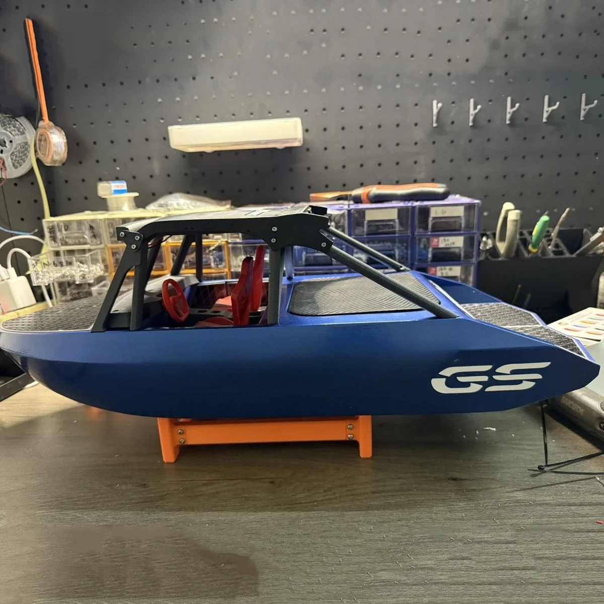 1/6 RC Boot 58,4 cm Simulierte Strahlpumpe Fernbedienung Schiffe Ausgestattet mit Aluminiumlegierung Klingen RC Schiffe Modell RTR Schiff Spielzeug