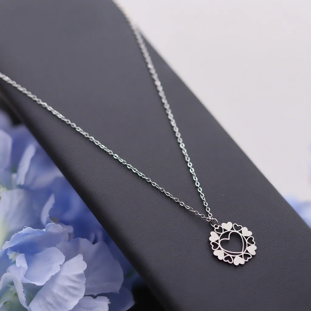 Kinitial Heart Wreath Necklace For Men Stainless Steel Necklaces Romantic Love Heart Pendant Party Jewelry Gift For Women