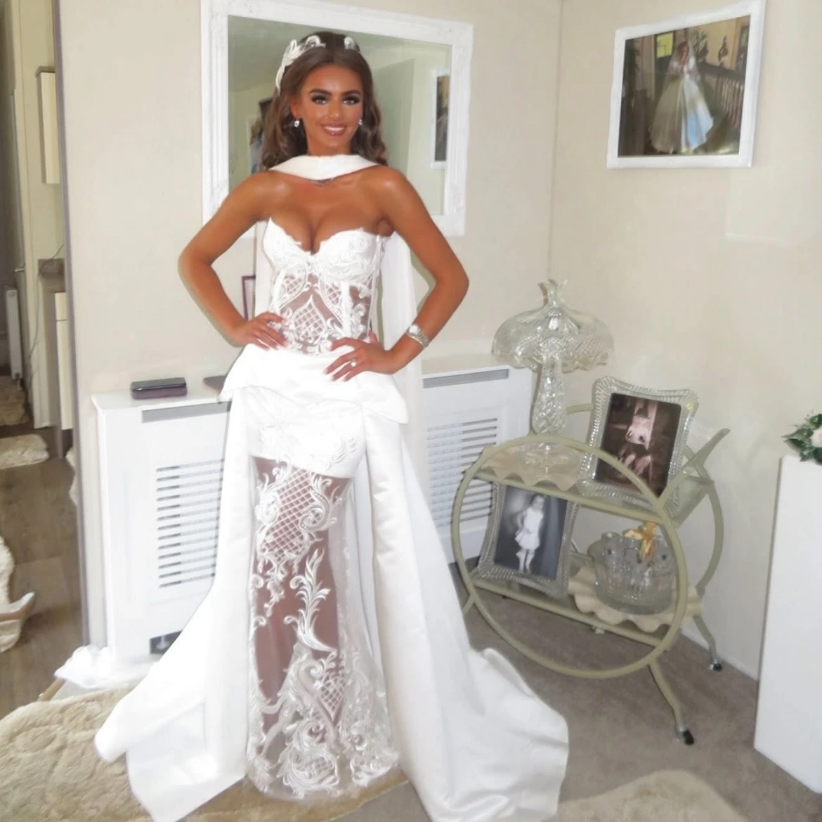 Customs Ivory Lace Wedding Dress Sleeveless Mernaid Wedding Gown Floor Length Saudi Bridal Dresses With Scarf