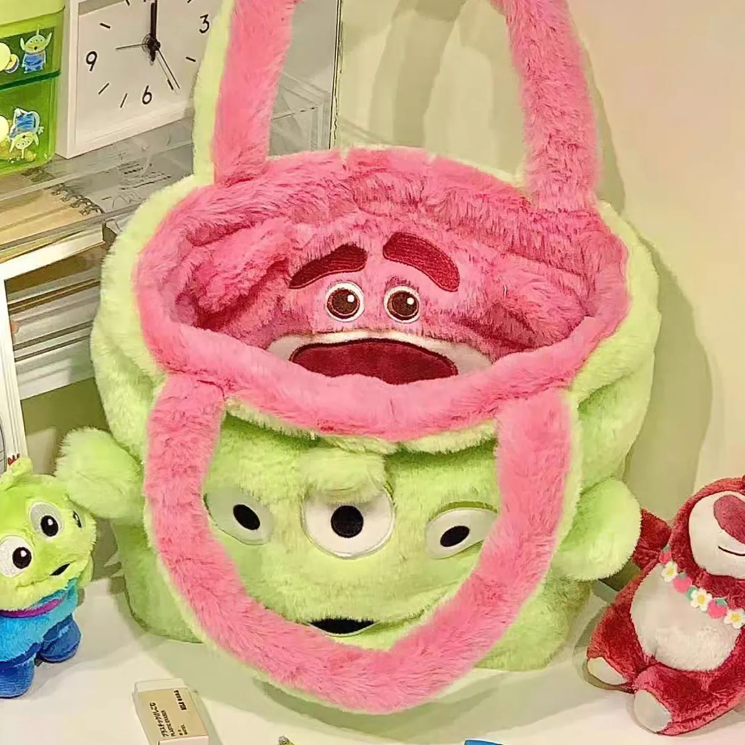 Neue doppelseitige Plüsch-Handtasche von Lotso Tigger, tragbare Clutch-Tasche mit großer Kapazität beim Ausgehen, niedliche bestickte Plüsch-Handtasche