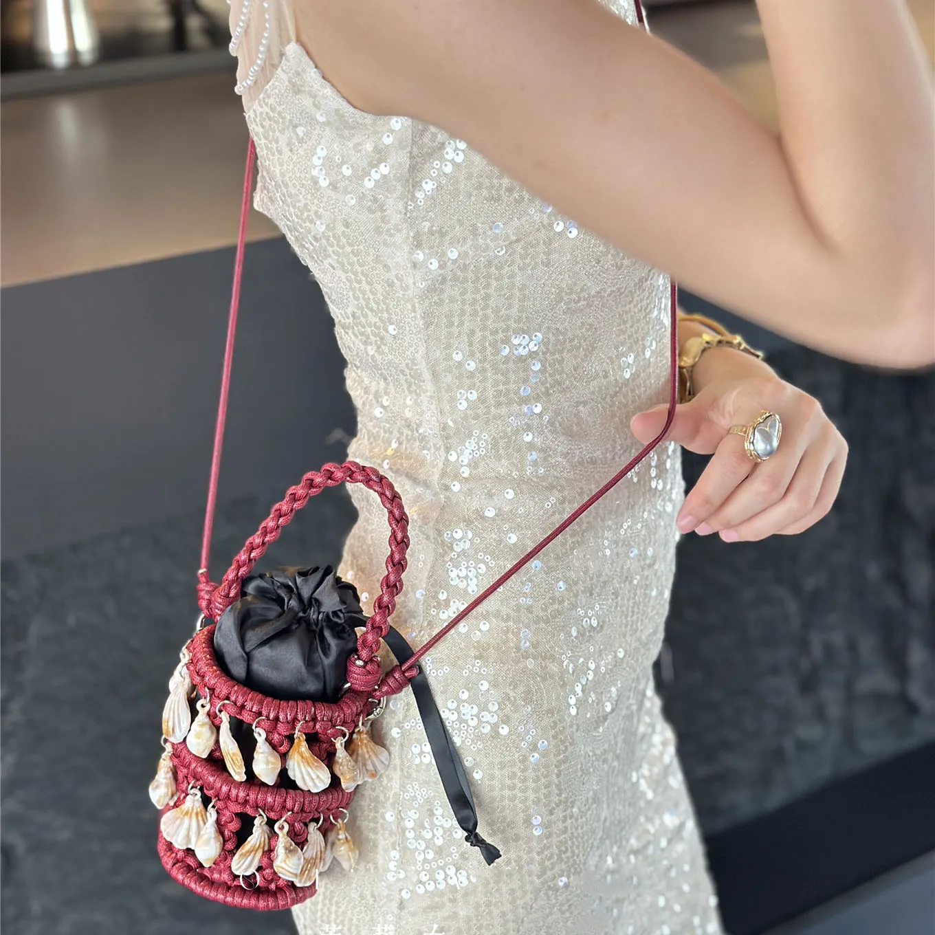 Spring Summer New Shell Tassel Mini Handbag French Casual Fashion Vacation Style Women's Handmade Woven Crossbody Bucket Bags - view 3