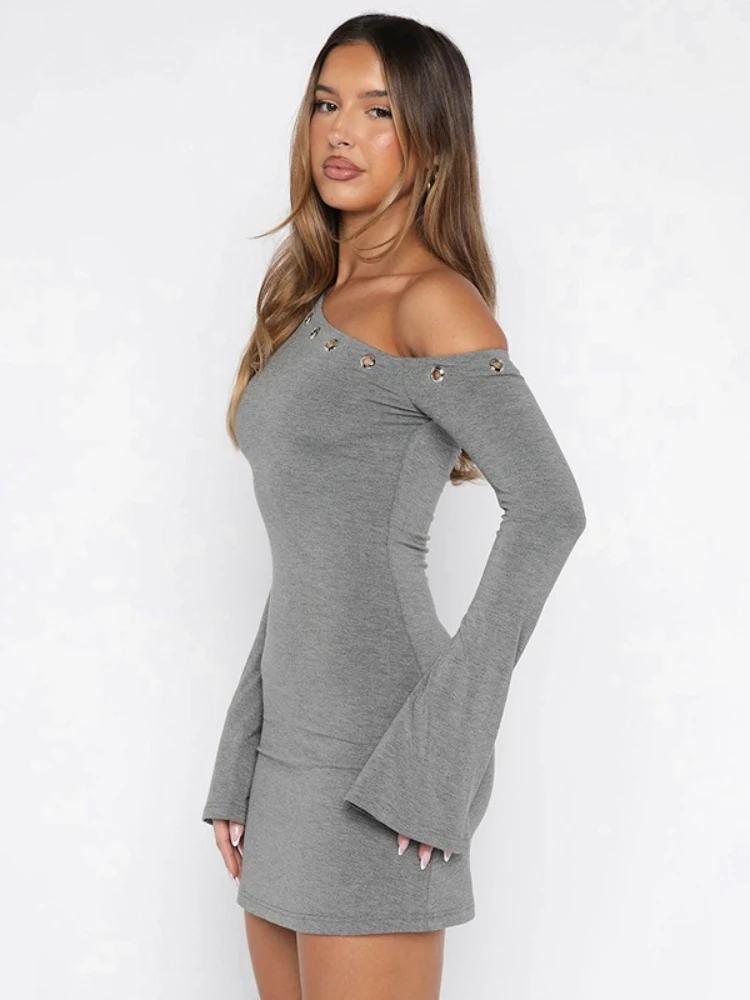 ヨーロッパ系アメリカ人スタイルの冬の新作無地スリムドレス、斜めネックカットアウト長袖ドレス、オフショルダーロング丈レディースドレス