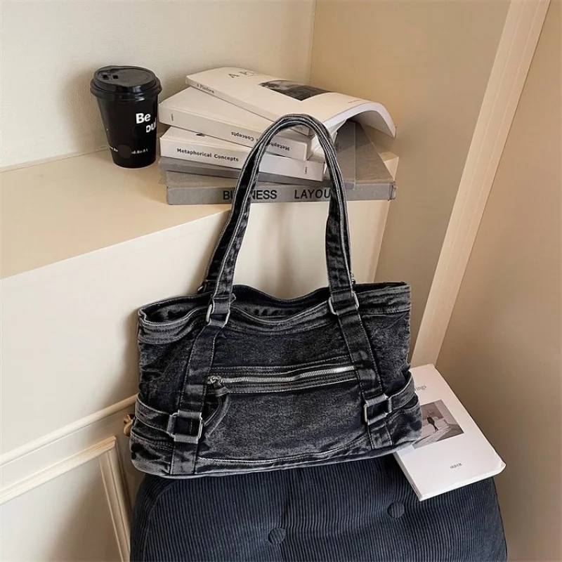 

Exclusive Vintage Messenger Bag For Women With Simple Style Large Capacity Casual Use And Designer Paris Touch