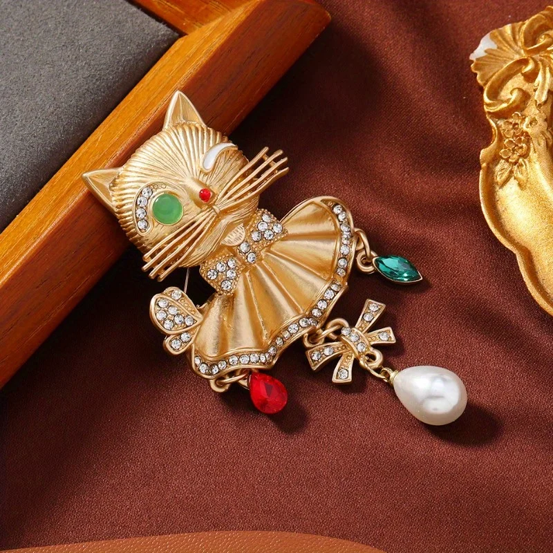 Creative matte gold cartoon big tail cat brooch cute summer cardigan shawl anti-glare animal pin accessories