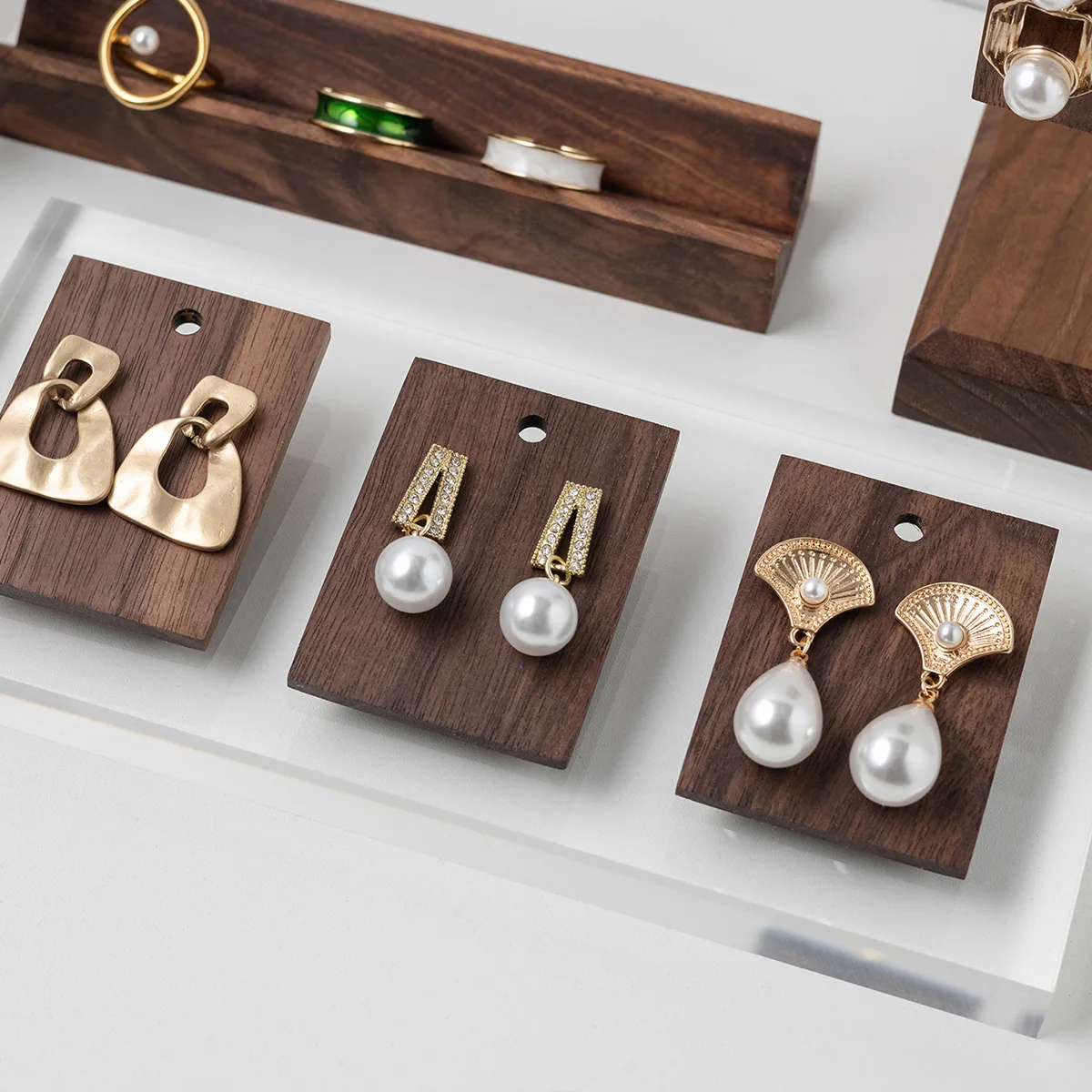 حامل مجوهرات من خشب الجوز، حامل مجوهرات من الخشب الصلب، حامل عرض الخاتم، عيد الحب، عرض خاتم المقتراح