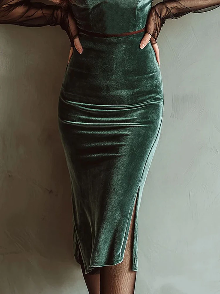 ชุดเดรสค็อกเทลผู้หญิงผ้ากำมะหยี่สีเขียวมรกตสไตล์วินเทจสุดหรู คอเหลี่ยม แขนยาวผ้าตาข่ายซีทรู ทรงเข้ารูป ชุดเดรสกลางคืนสุดชิค