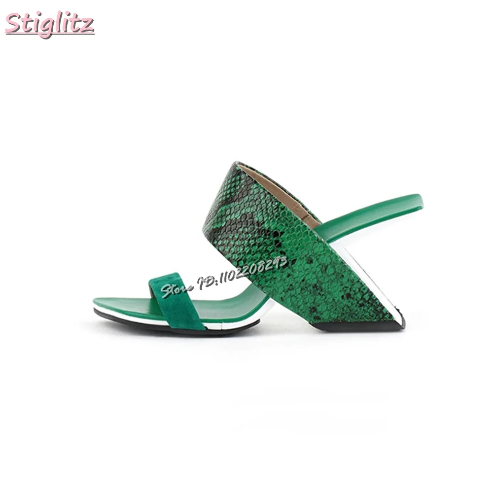 الرجعية الأفعى نمط النعال ساحة تو منقطة غريبة نمط الكعوب الصنادل 2025 الصيف المرأة في الهواء الطلق فساتين راقية الأحذية