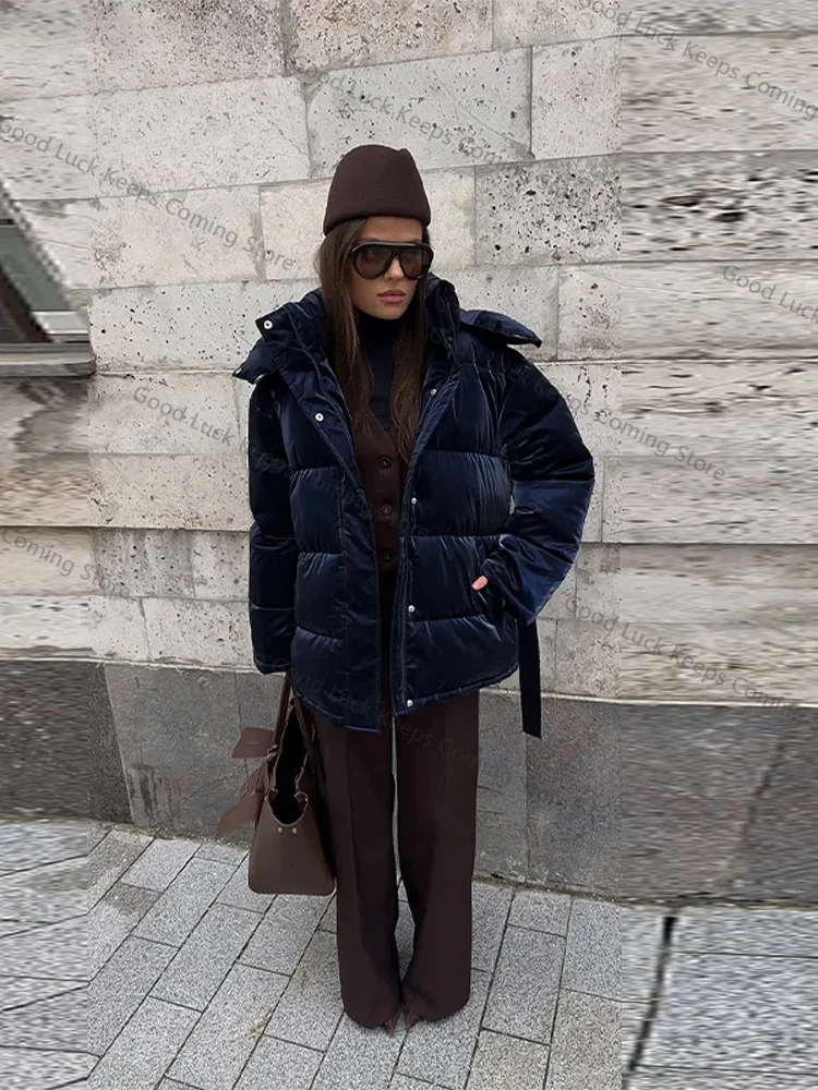 

Теплые глянцевые хлопковые пальто на шнуровке с капюшоном, новинка зимы 2025, женское повседневное пальто на молнии с поясом, женская однотонная уличная одежда