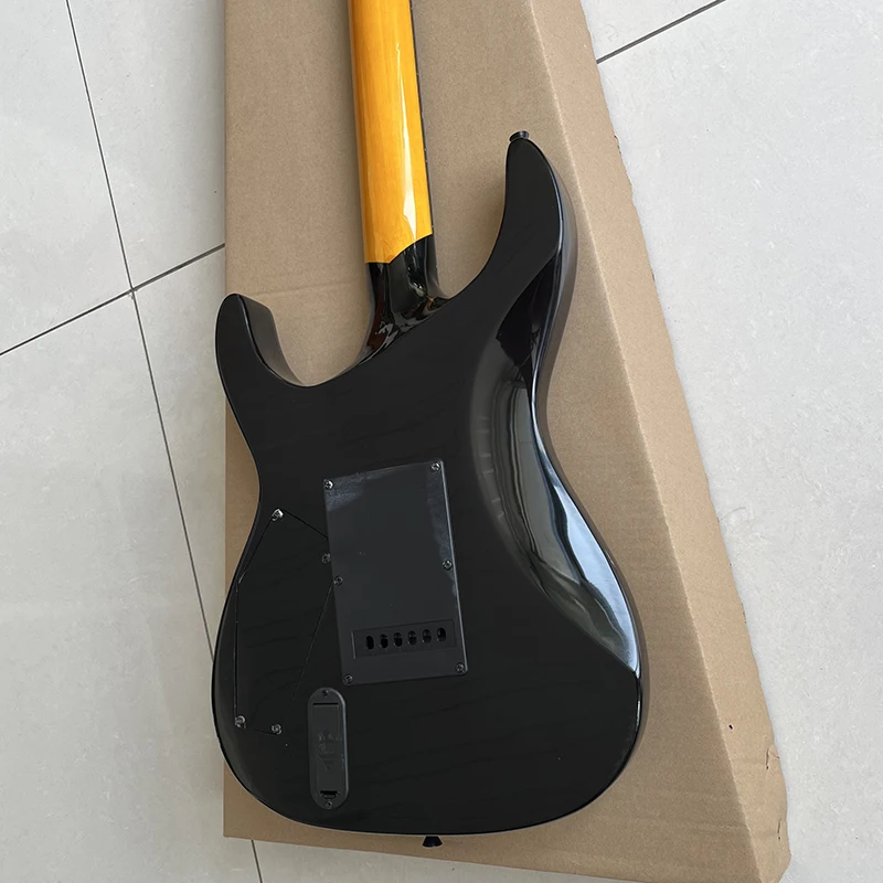 Classic professional all-round electric guitar, upgraded vibrato system, active pickup system, free delivery to home.