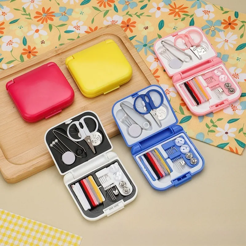 

Удобный мини-набор для шитья в дорогу, для гостиничных номеров, для студентов, для рукоделия, небольшой швейный набор.