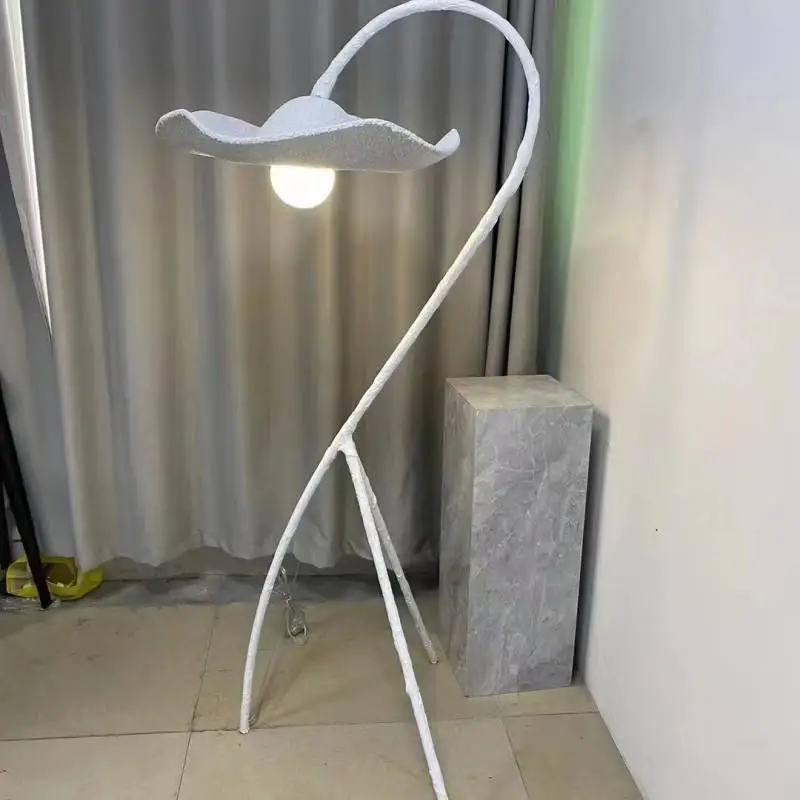 

Postmodern designer creative model room personalized floor lamp American living room lobby bedroom flower