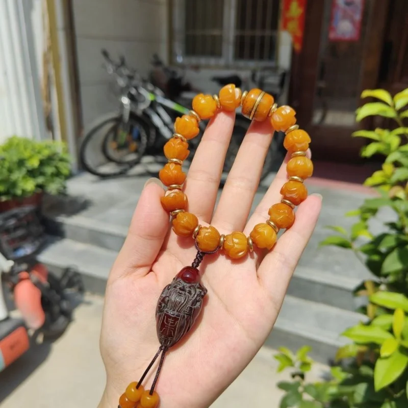 

Carving Bone Bracelet with Yak Horn Longevity Pendant