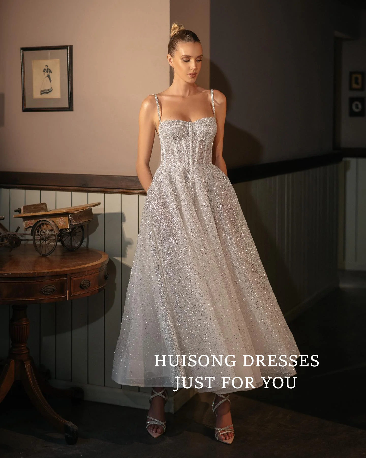 

HUISONG Customized Glitter Midi Sequined Wedding Dresses Sweetheart Spaghetti Straps A-Line Tea-Length Civil Bridal Gown