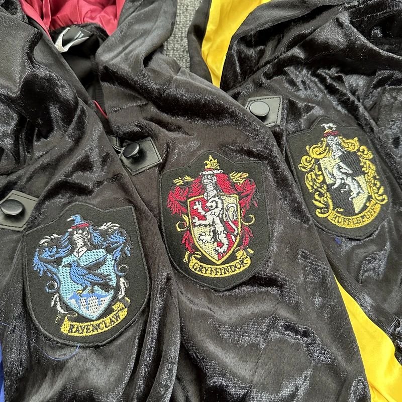 

Школьный халат Волшебный костюм Универсальные студии Хэллоуин Одежда для выступлений родителей и детей Длинный бомб с капюшоном