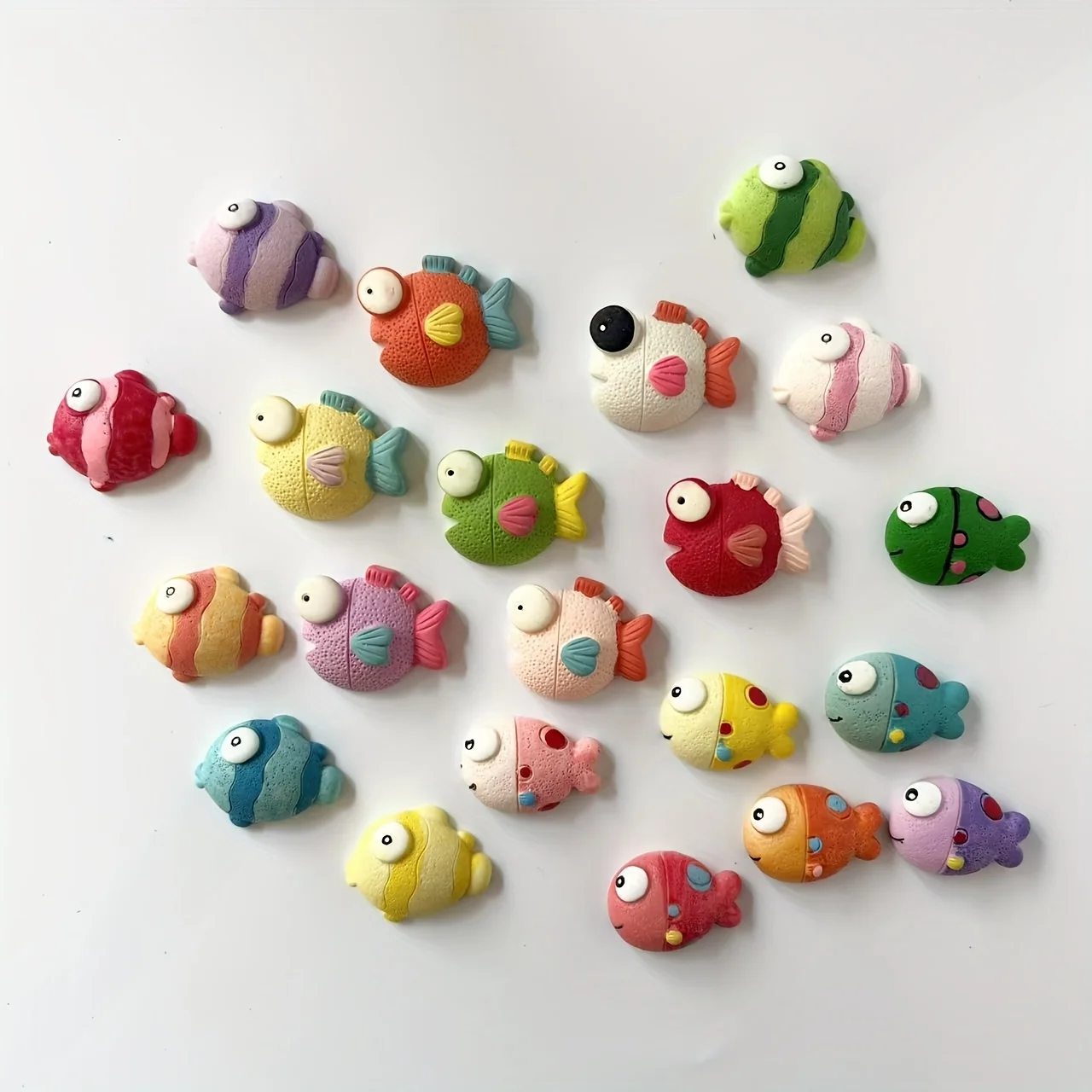Aimant de réfrigérateur en résine petit poisson, 7 pièces, joli aimant magnétique de décoration pour la maison