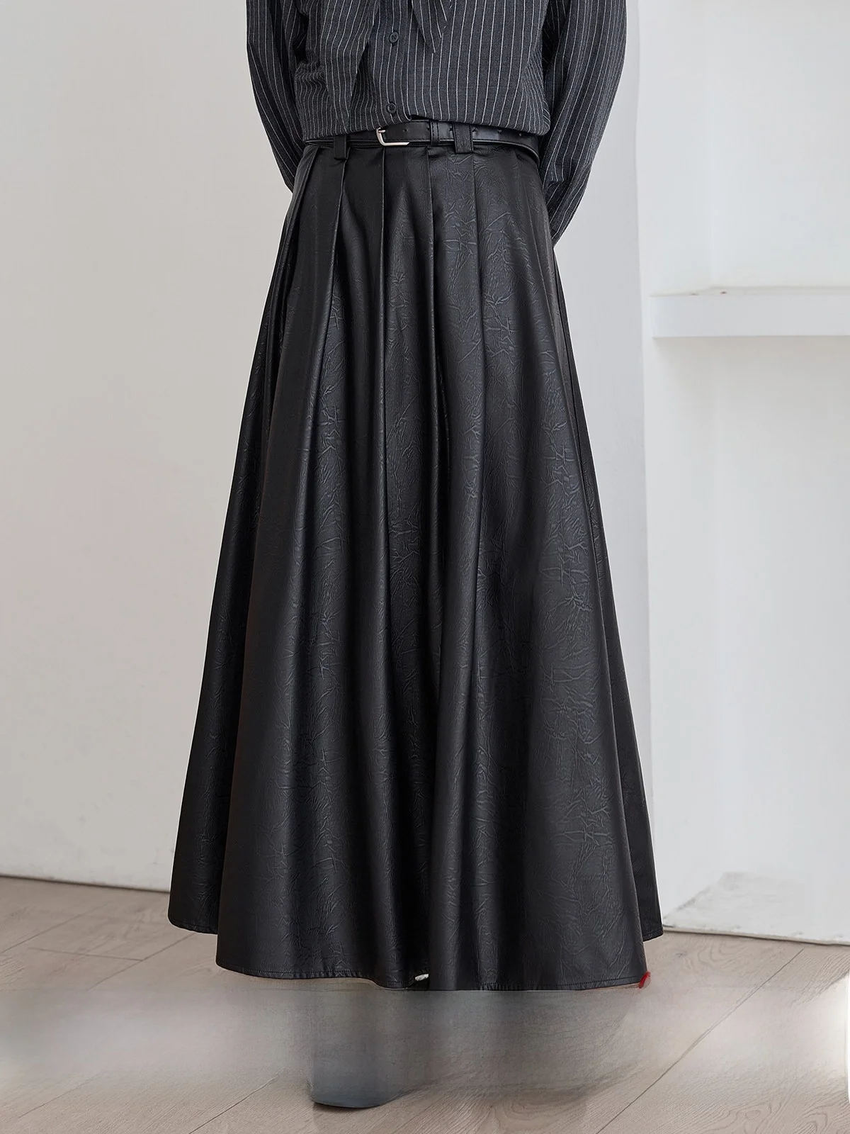 

Black Leather A-Line Skirt Women's Spring 2026 New Retro Slim High Waist Pleated Skirt Commute Style Daily Wear