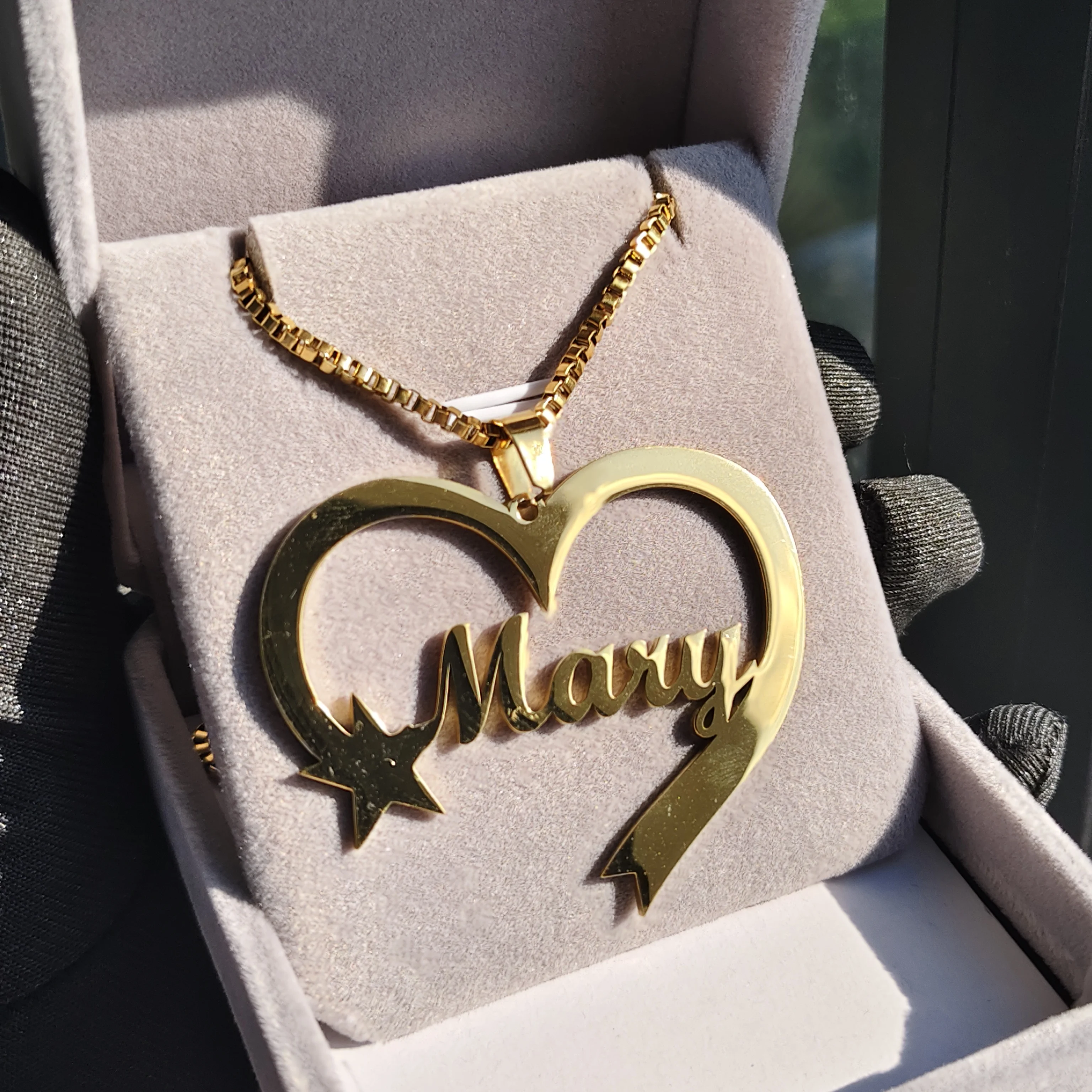 DCEE New Wholesale Customized Name Heart shaped Necklace Personalized Letter Heart shaped Star Necklace Valentine's Day Gift