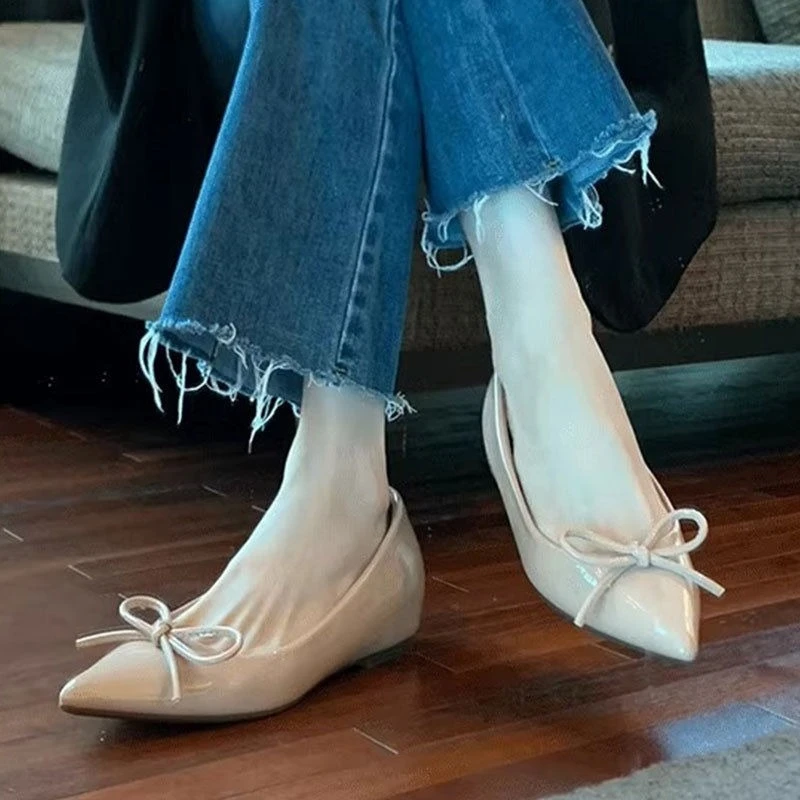 

Новинка 2025, туфли на плоской подошве с французским бантом и острым носком, женские туфли с неглубоким носком внутри, пригородные туфли на мягкой подошве