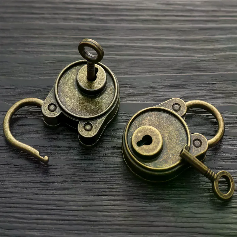 Chinese Vintage Padlock Old Style Lock Notebook Luggage Belt Antique Bronze Plated Padlock With Key Suitcase Locks Hardware Hot