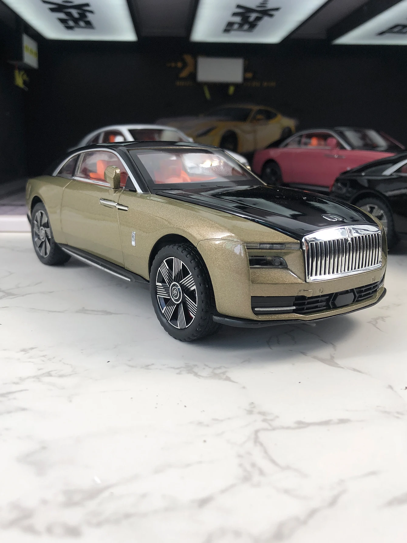 

1: 24, имитация модели автомобиля из цинкового сплава, статическое украшение, металлический коллекционный подарочный автомобиль