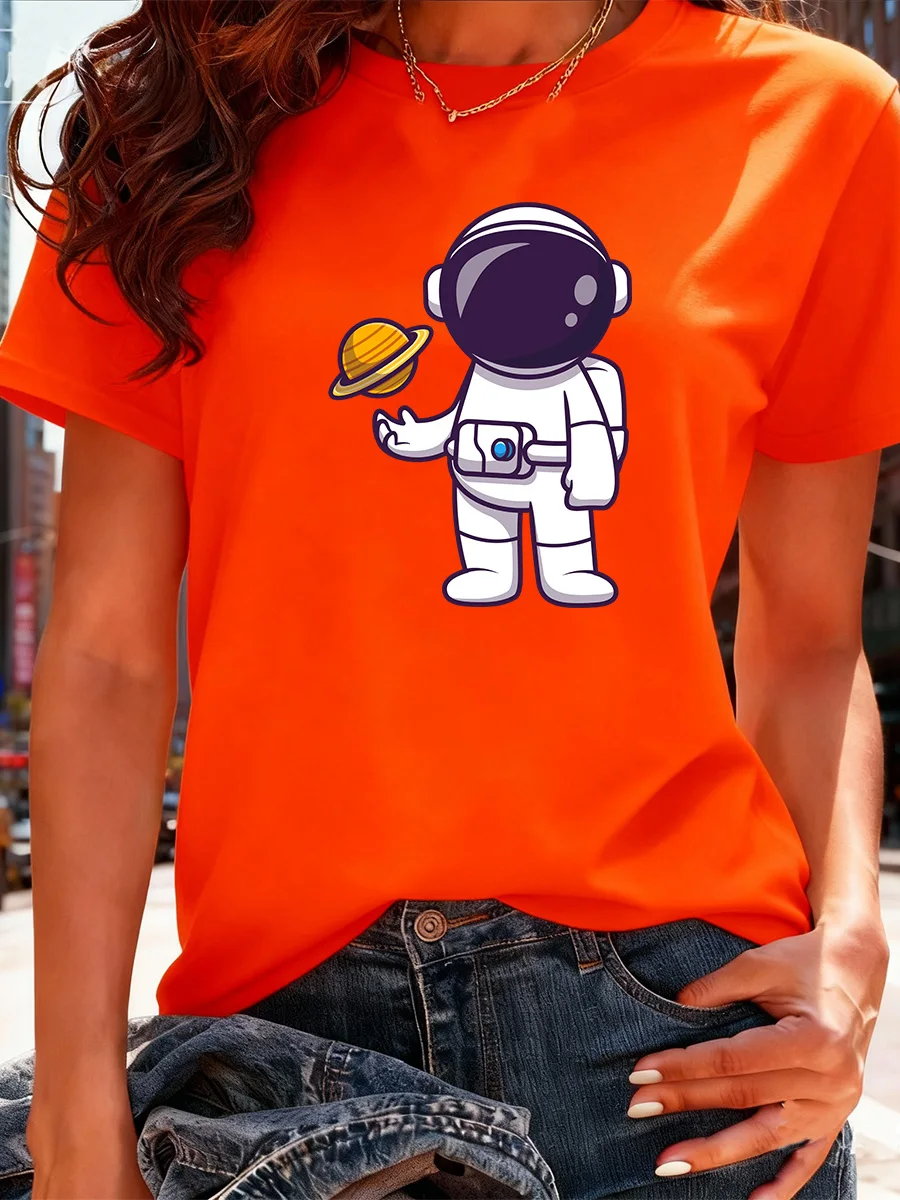 تي شيرت أبيض قصير الأكمام مع رائد فضاء كرتوني لطيف يحمل رسومات زحل، تي شيرت كاجوال بطابع مساحة للارتداء اليومي #5