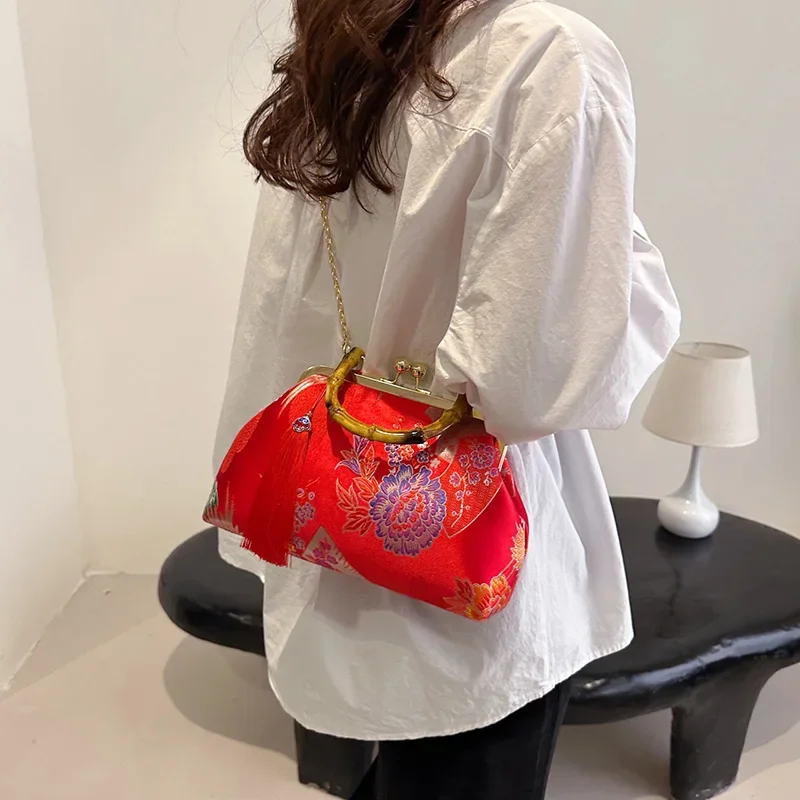 2024 New Vintage Women Designer Chain Shoulder Bags Pink Blue Crossbody Bags Tassel Handbags Flower Lock Shell Clip Small Tote