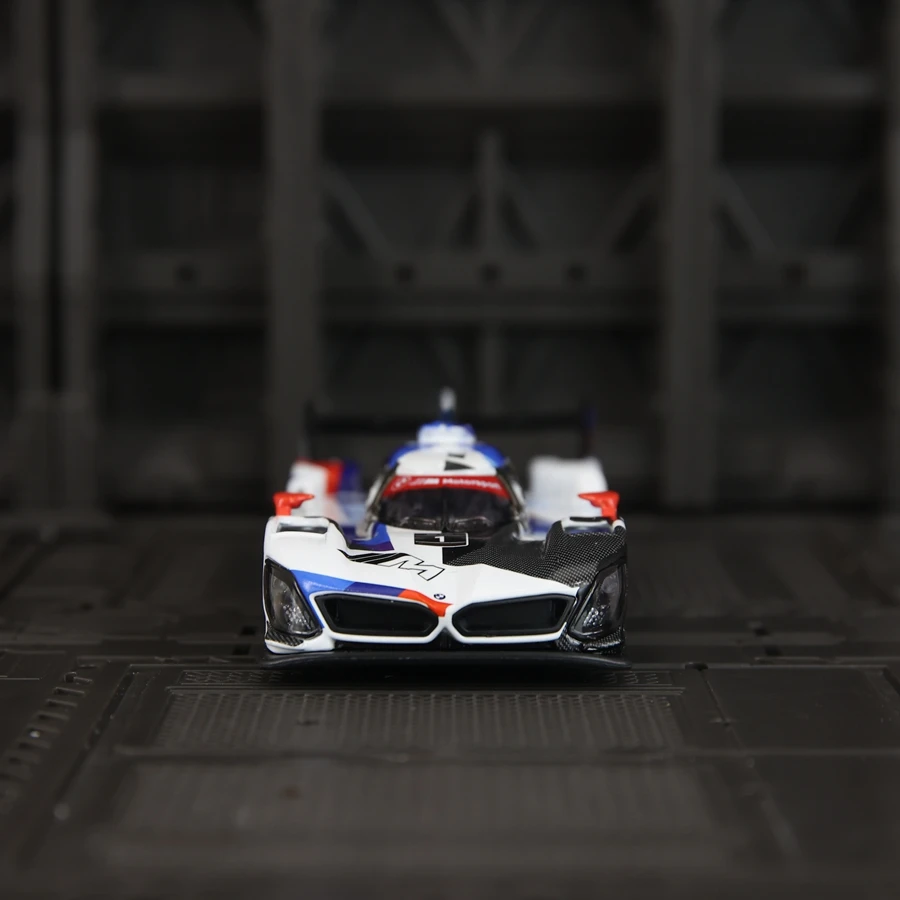 CCA 1:45 BMW M Hybrid V8 Le Mans modello da corsa in lega collezione di lusso ornamenti per auto statici regali di compleanno per bambini