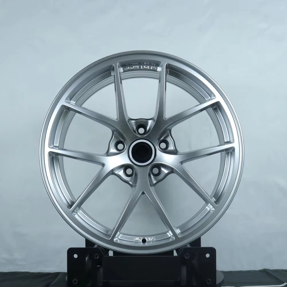 

High-quality Aluminum Alloy Flow-forming Wheel Hub 4x100 5x112 Wheel Hub 15 16 17 18 19 Inch Passenger Car Integrated Wheel Hub