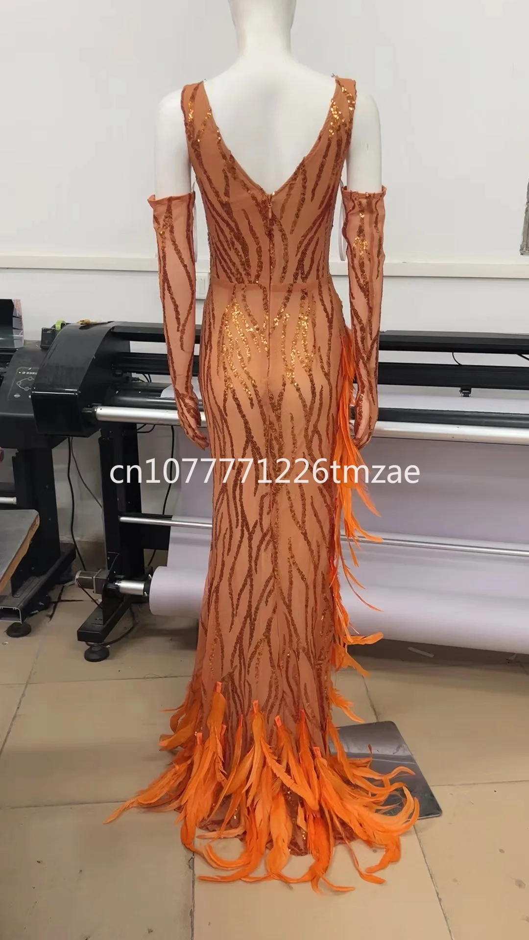 

Autumn Hot Fashion Heavy Industry Beads Feather Long Mop Dress with Sleeves Elegant Evening Dress