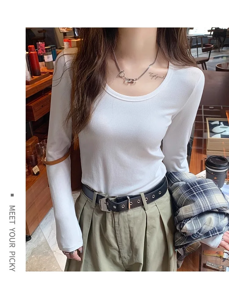 Neues schmal geschnittenes Langarm-T-Shirt für Damen mit niedrigem Rundhalsausschnitt und geripptem Basic-Oberteil, schulterbetont, einfarbig, für Herbst/Winter 2026, als Innen-T-Shirt – Detail 1