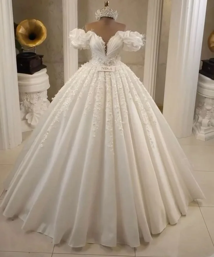 

Luxurious A-Line Lace Bead Embellishment Women's Wedding Dress Sexy V-Neck Off Shoulder Waist Cinching Bridal Gown Customized