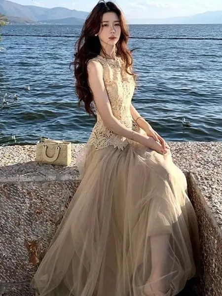

Elegant Lace Trim Top And Mesh Half Skirt Set Women's Summer Fashion Atmosphere Sense High Waist Breathable Lightweight Polye...