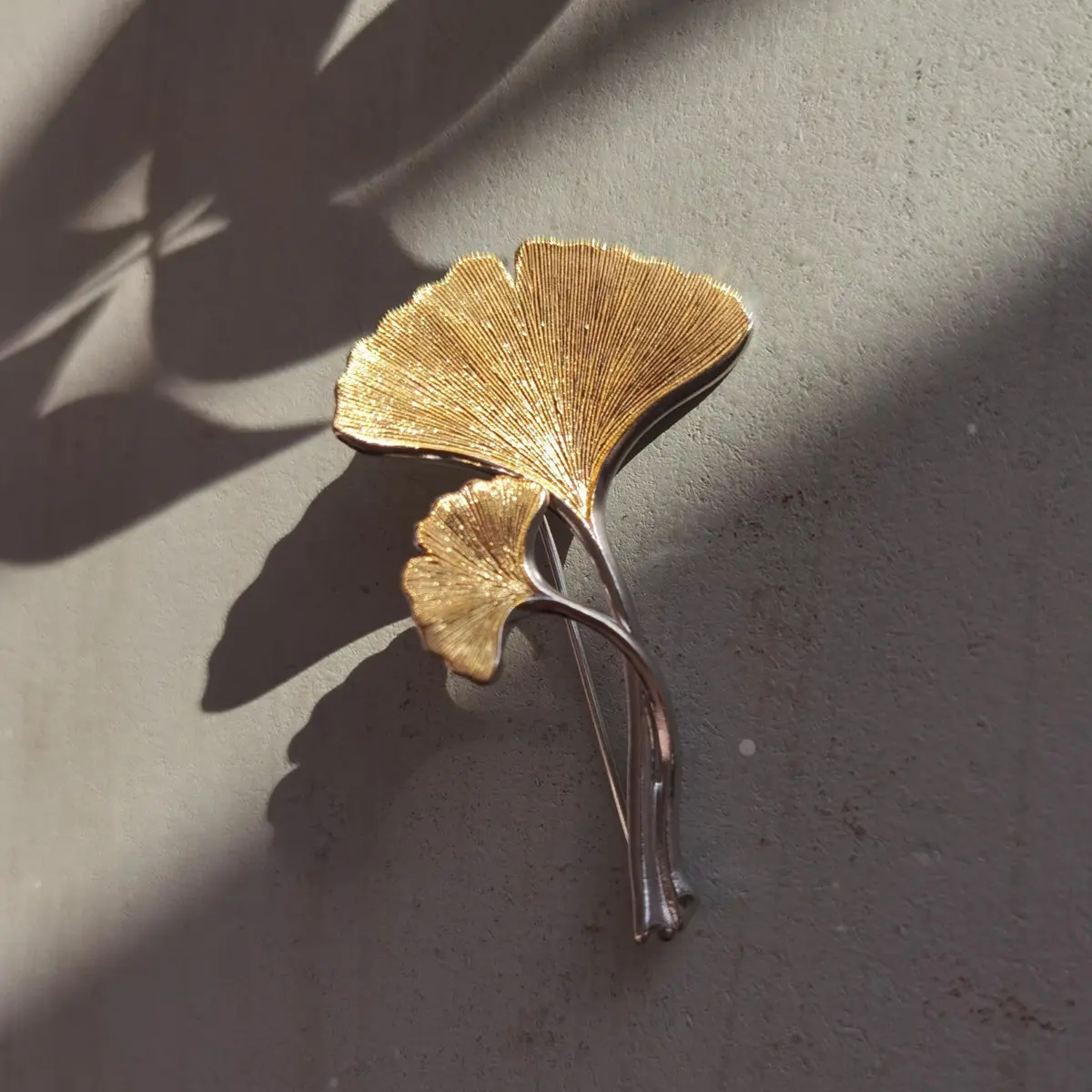 Chinese Style Hanfu Matching Ginkgo Leaf Brooch Retro Minimalist Golden Ladies Fashion Corsage Elegant Apparel Decor Accessory