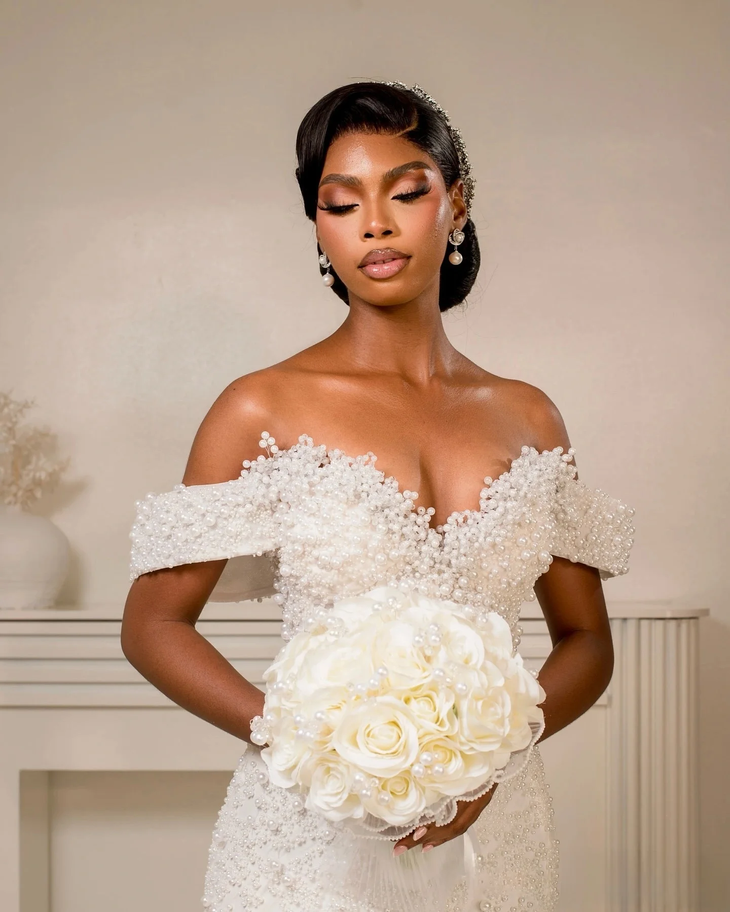 تخصيص سباركلي اللؤلؤ الترتر فستان الزفاف الفاخر Vestidos Noivas قبالة الكتف الفاخرة الطبقة الكشكشة فستان زفاف