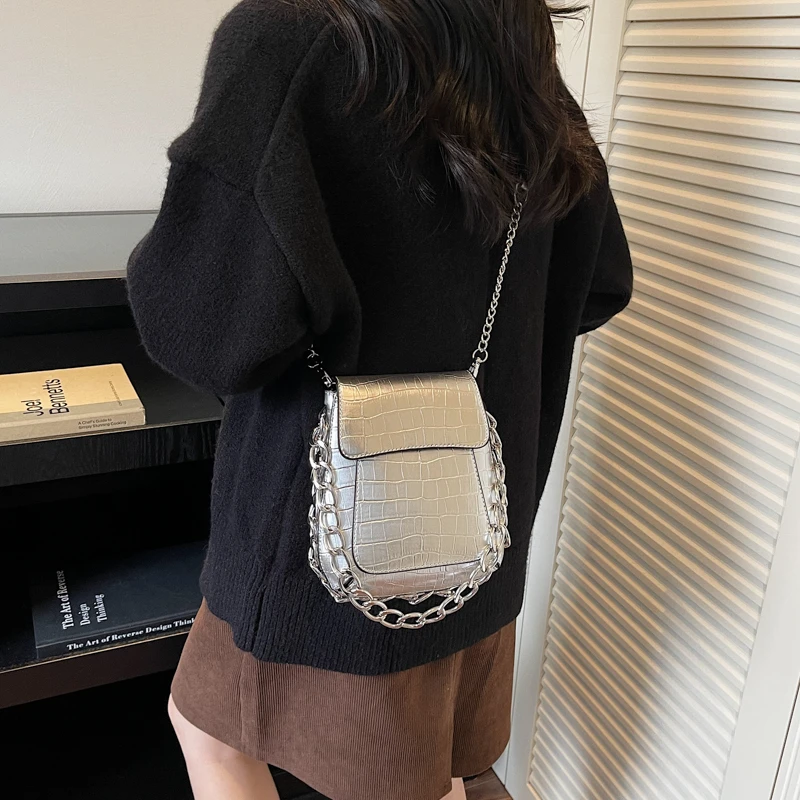 

Роскошная модная сумка через плечо из искусственной кожи для женщин, глянцевая сумка с клапаном и цепочкой, сумка через плечо, дорожные сумки для свиданий