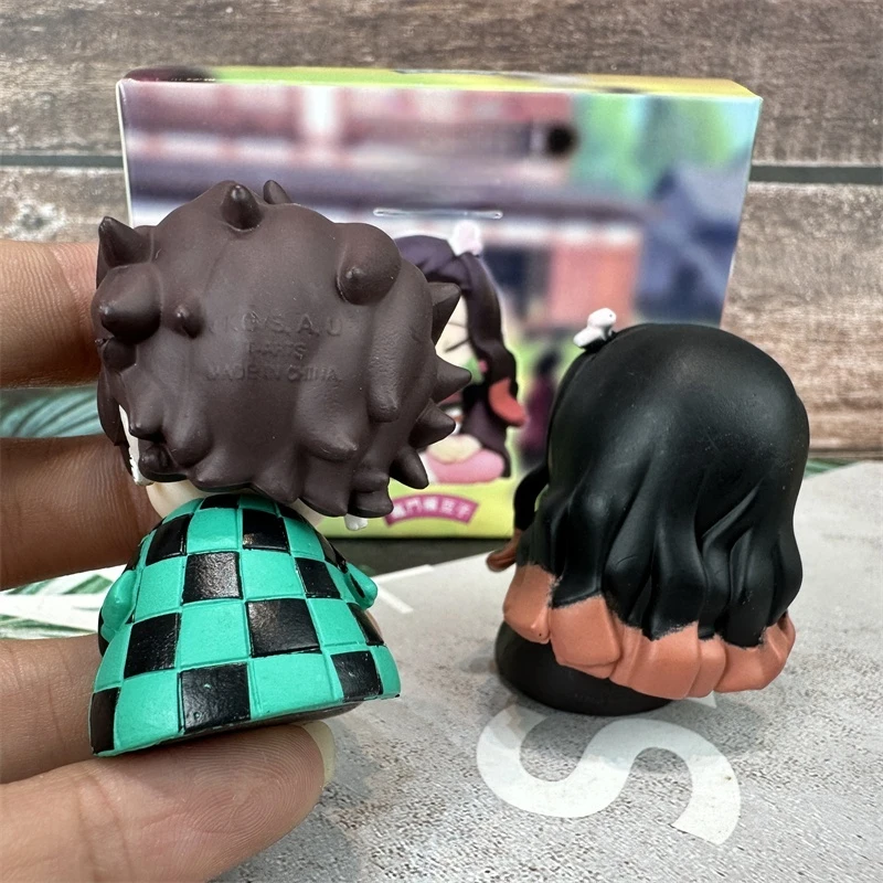 Neu auf Lager: Demon Shoulder To Shoulder Sitzende Pose Blind Box Kawaii Kamado Mini Actionfigur Schreibtischdekoration Geschenke für Fans – Detail 8